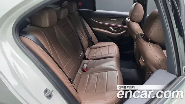 Mercedes-Benz E-Class 2020 — Фото 11/20