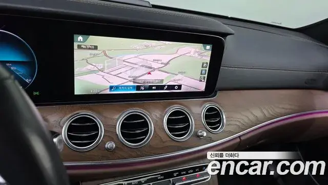 Mercedes-Benz E-Class 2020 — Фото 15/20
