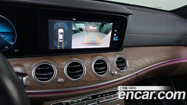 Mercedes-Benz E-Class 2020 — Фото 17/20