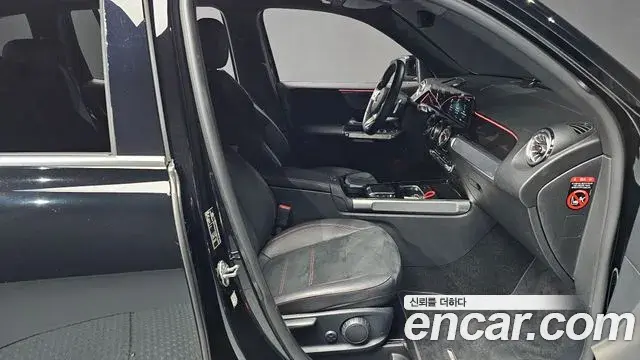 Mercedes-Benz GLB-Class 2022 — Фото 11/20