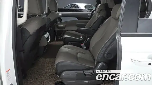 Kia Carnival 2025 — Şəkil 18/35