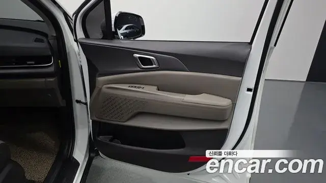 Kia Carnival 2025 — Şəkil 19/35
