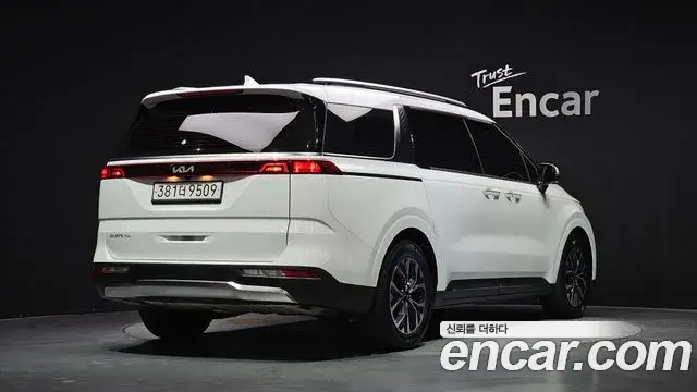 Kia Carnival 2023 — Фото 2/20