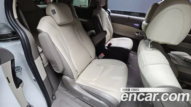 Kia Carnival 2023 — Фото 11/20