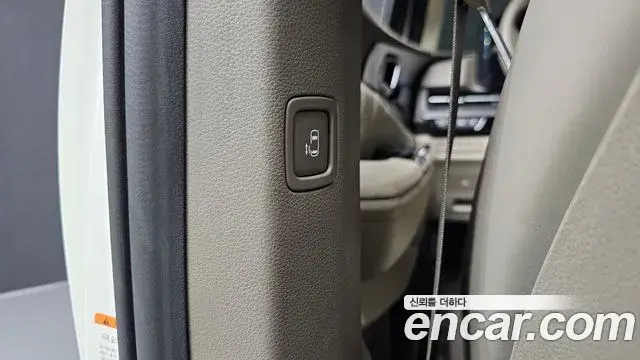 Kia Carnival 2023 — Фото 19/20