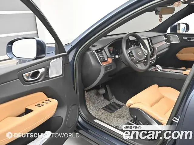 Volvo XC60 2022 — Фото 11/20