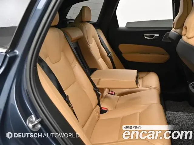 Volvo XC60 2022 — Фото 12/20