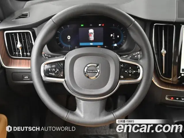 Volvo XC60 2022 — Фото 13/20
