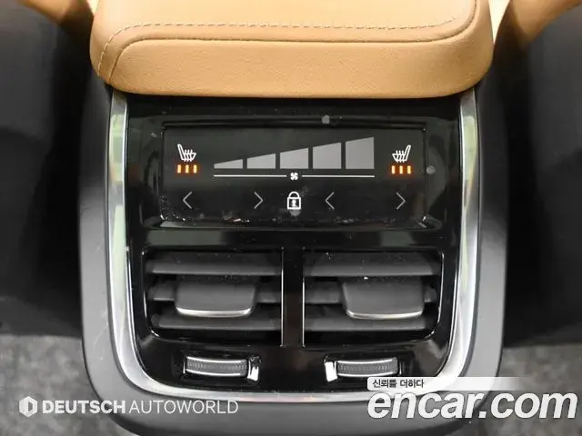 Volvo XC60 2022 — Фото 16/20
