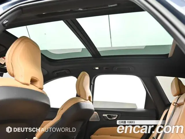 Volvo XC60 2022 — Фото 18/20