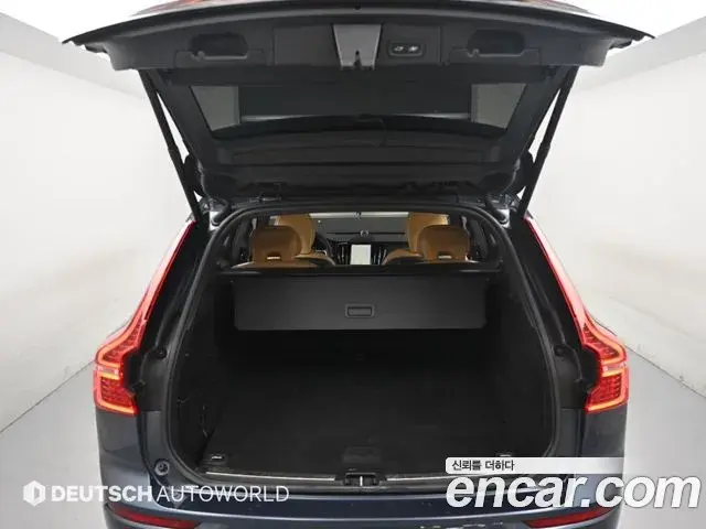Volvo XC60 2022 — Фото 19/20