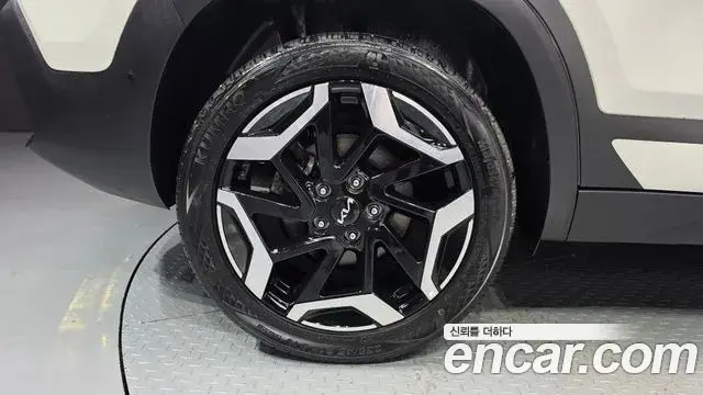 Kia Seltos 2023 — Şəkil 1/30