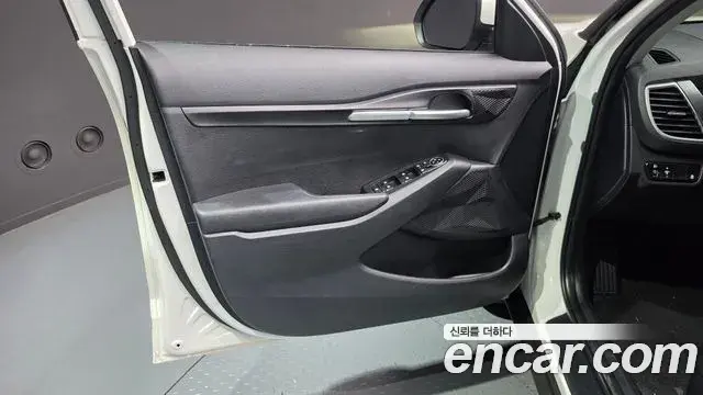 Kia Seltos 2023 — Şəkil 19/30
