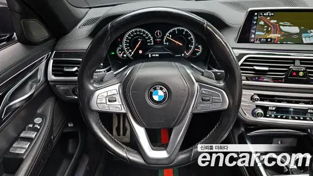 BMW 7 Series 2018 — Фото 12/20