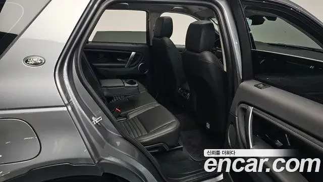 Land Rover Discovery Sport 2022 — Фото 12/20