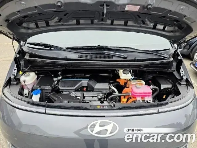 Hyundai Staria 2024 — ფოტო 3/20
