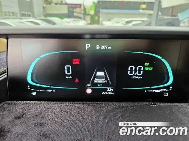 Hyundai Staria 2024 — ფოტო 19/20