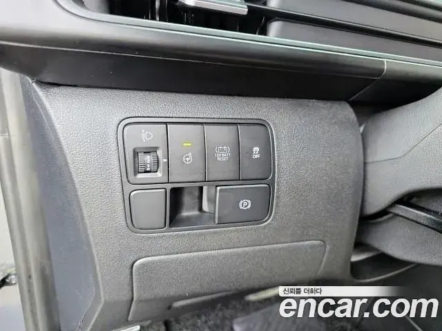 Hyundai Staria 2024 — ფოტო 13/20