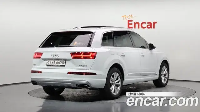 Audi Q7 2019 — Фото 1/20