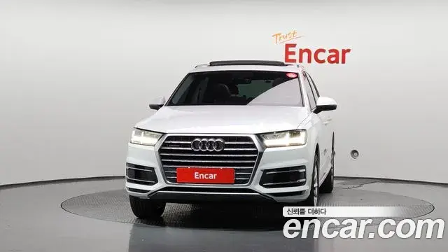 Audi Q7 2019 — Фото 2/20
