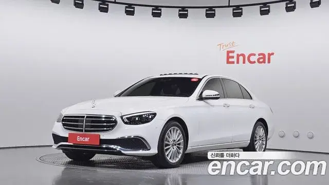 Mercedes-Benz E-Class 2021 — Фото 1/20