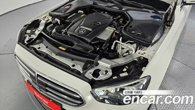 Mercedes-Benz E-Class 2021 — Фото 6/20