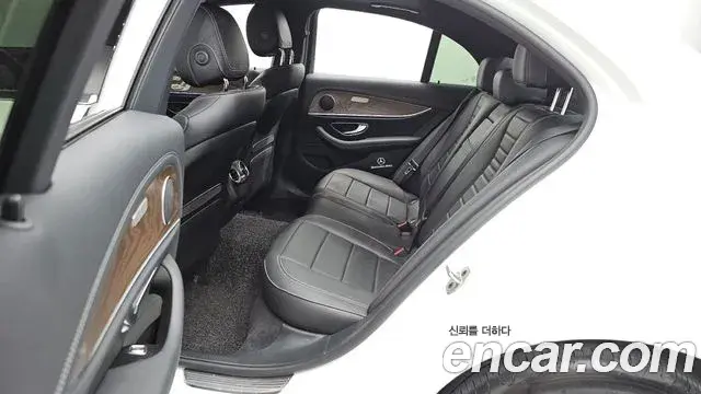 Mercedes-Benz E-Class 2021 — Фото 11/20