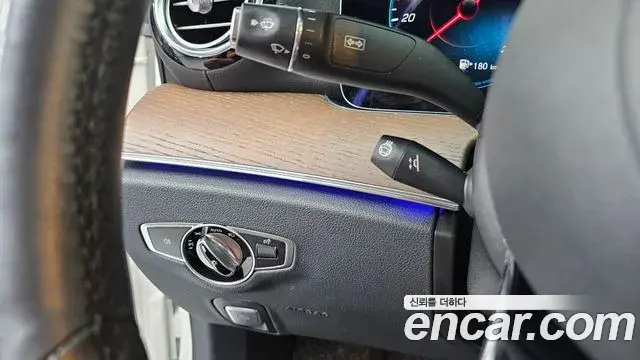 Mercedes-Benz E-Class 2021 — Фото 20/20