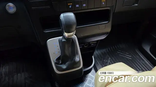 Hyundai Staria 2021 — Фото 8/20