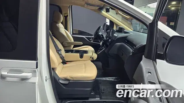 Hyundai Staria 2021 — Фото 11/20