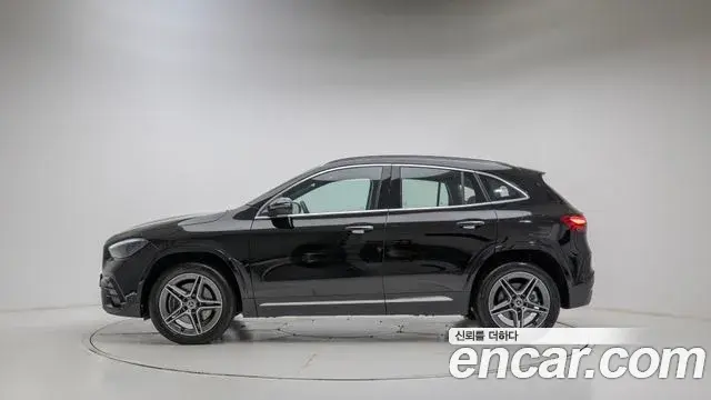Mercedes-Benz GLA-Class 2025 — Фото 1/20