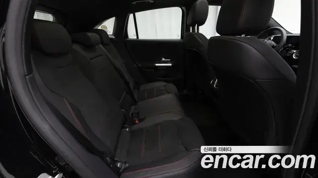 Mercedes-Benz GLA-Class 2025 — Фото 15/20