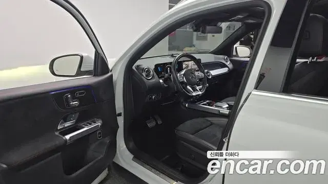 Mercedes-Benz GLB-Class 2023 — Фото 10/20