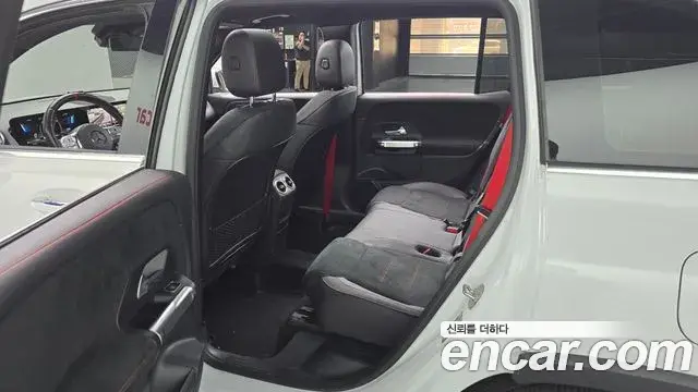 Mercedes-Benz GLB-Class 2023 — Фото 11/20