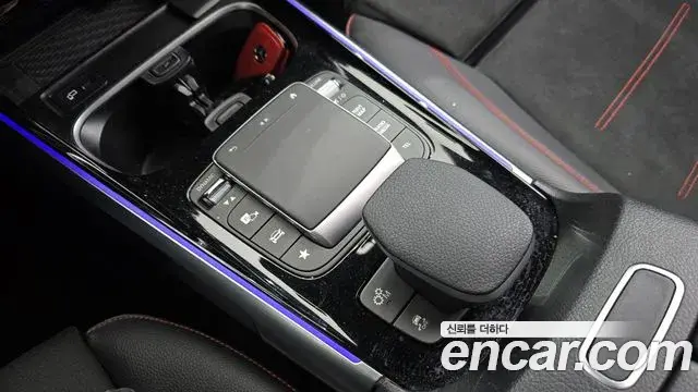 Mercedes-Benz GLB-Class 2023 — Фото 17/20