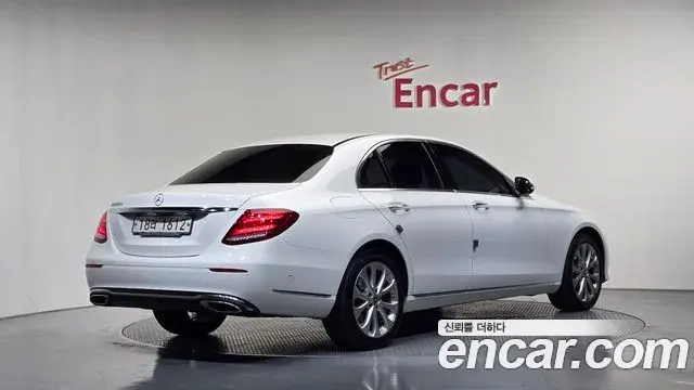 Mercedes-Benz E-Class 2018 — Фото 2/20