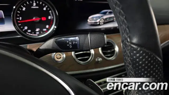 Mercedes-Benz E-Class 2018 — Фото 8/20