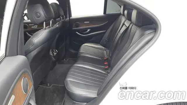 Mercedes-Benz E-Class 2018 — Фото 12/20
