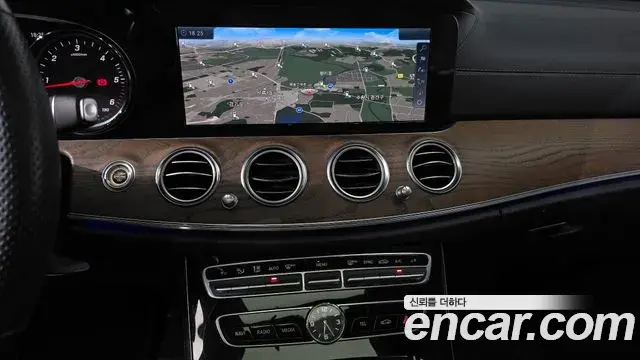 Mercedes-Benz E-Class 2018 — Фото 13/20