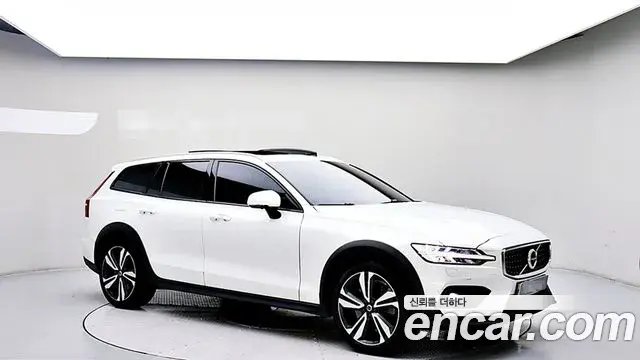 Volvo V60 Cross Country 2019 — ფოტო 9/20