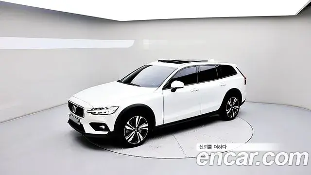 Volvo V60 Cross Country 2019 — ფოტო 17/20