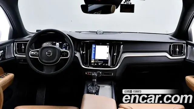 Volvo V60 Cross Country 2019 — ფოტო 4/20