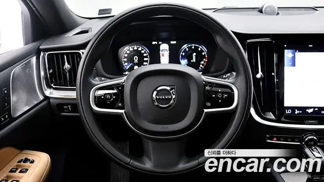 Volvo V60 Cross Country 2019 — ფოტო 16/20