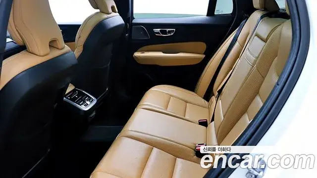 Volvo V60 Cross Country 2019 — ფოტო 18/20