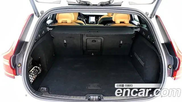 Volvo V60 Cross Country 2019 — ფოტო 3/20