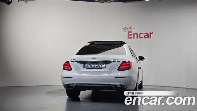 Mercedes-Benz E-Class 2020 — Фото 4/20