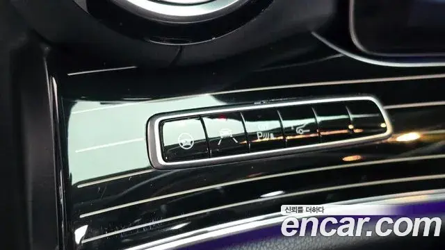 Mercedes-Benz E-Class 2020 — Фото 12/20