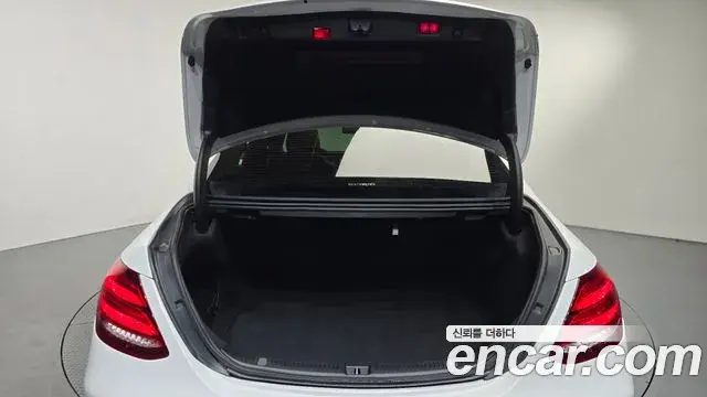 Mercedes-Benz E-Class 2020 — Фото 20/20
