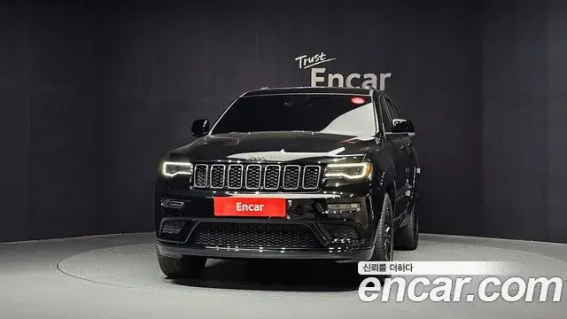 Jeep Grand Cherokee 2021 — Şəkil 28/32