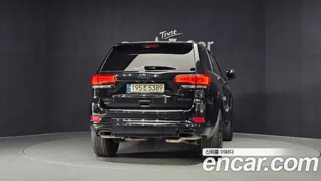 Jeep Grand Cherokee 2021 — Şəkil 22/32
